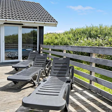 Dom wakacyjny Nice In Harboore With Indoor Swimming Pool